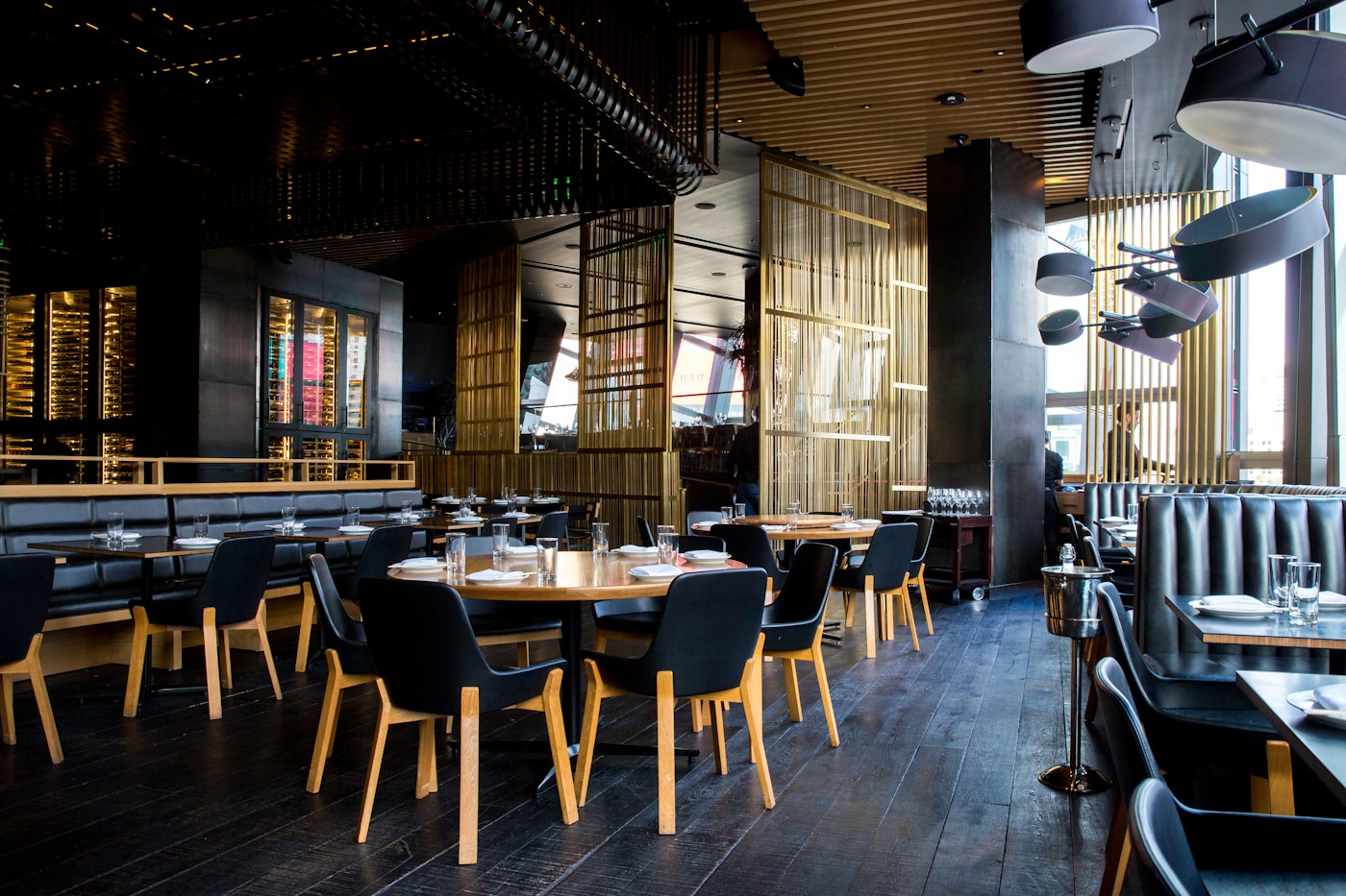Artisan Bar Lounge angle 1